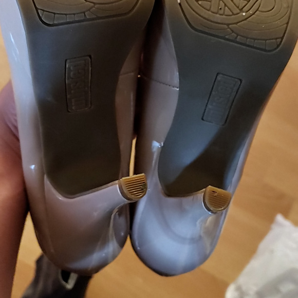 Unlisted Kenneth Cole Nude Beige Patent High Heel - Picture 5 of 6